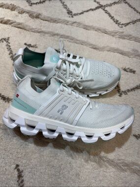 On Cloudswift Running Shoes
